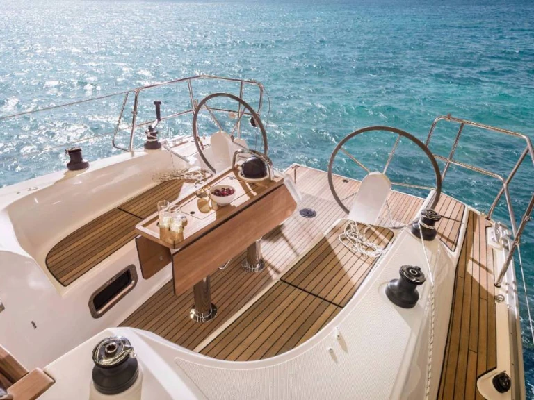 Charter a Bavaria Cruiser 34 in Lefkáda on Samboat