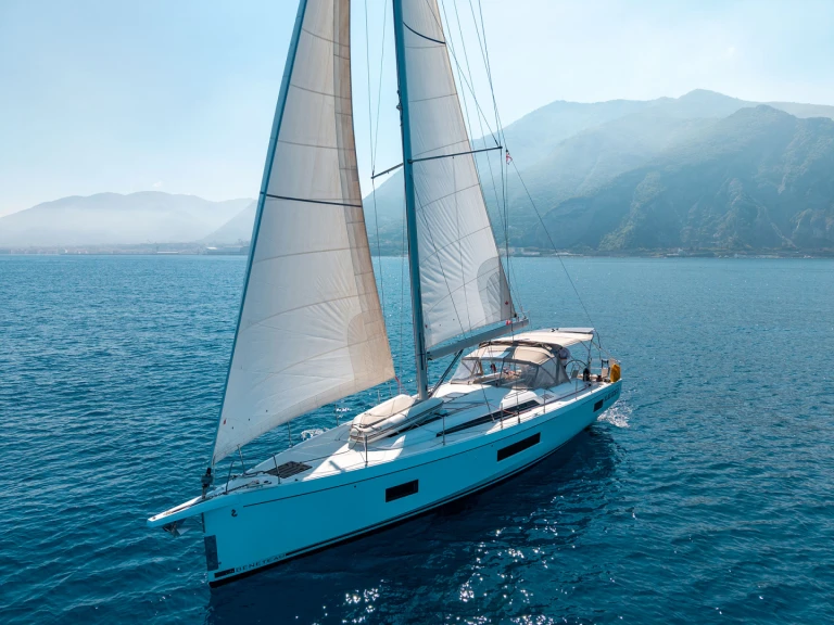 Hire a Bénéteau Oceanis 51.1 Castellammare di Stabia