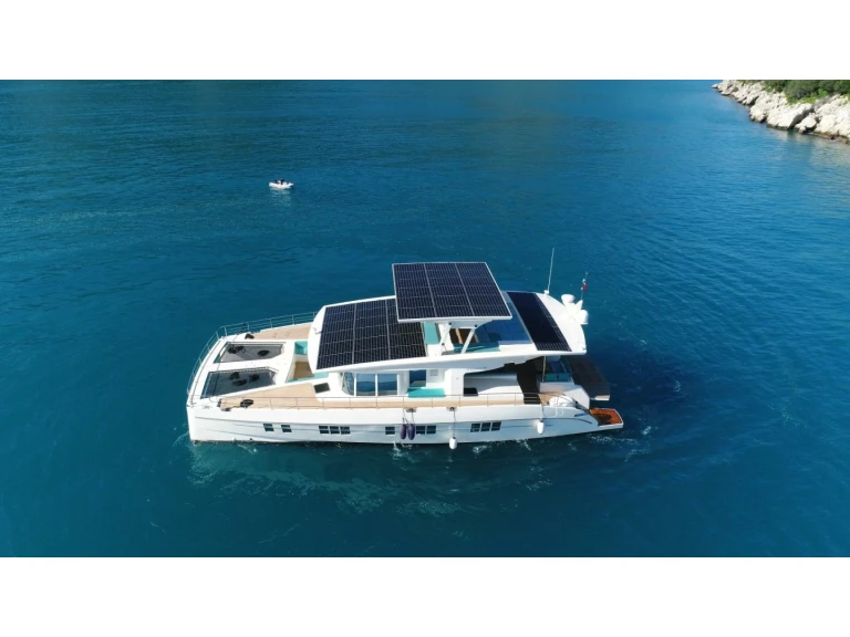 Hire Catamaran  with a boat licence
