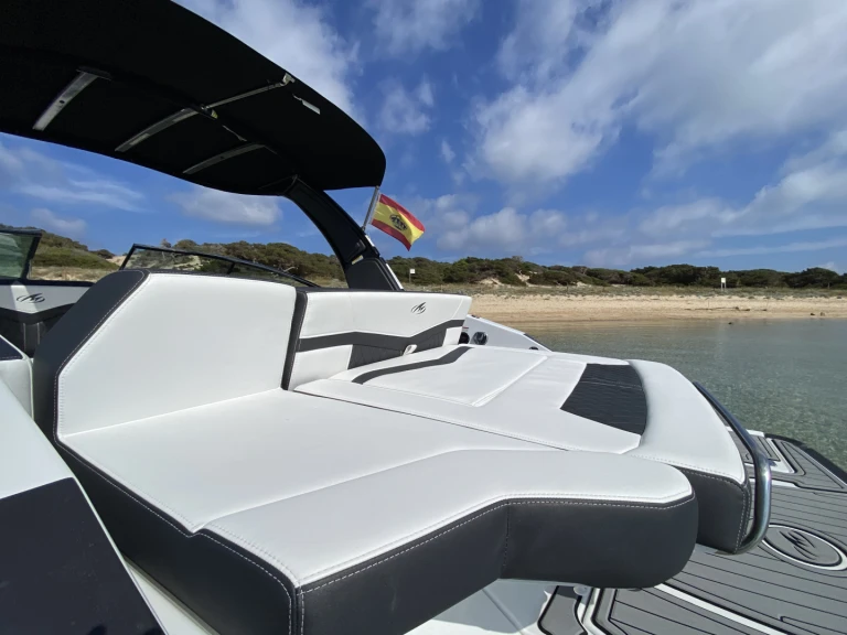 Motorboat hire in Ibiza Town - Monterey 278 SS