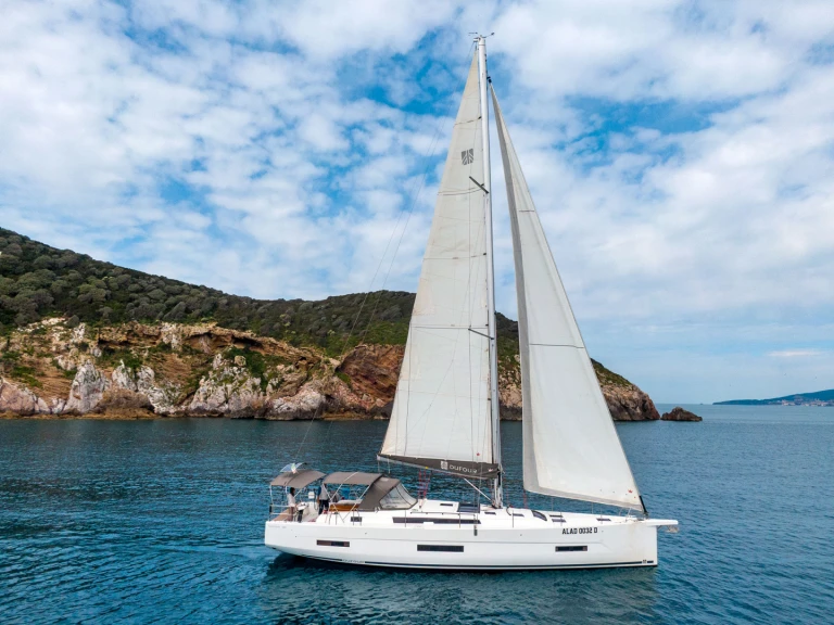 Yacht hire Puntone cheap Dufour 530