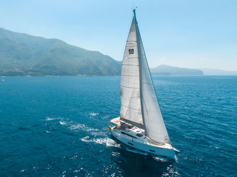 Yacht charter Castellammare di Stabia - Dufour Dufour 430 on SamBoat