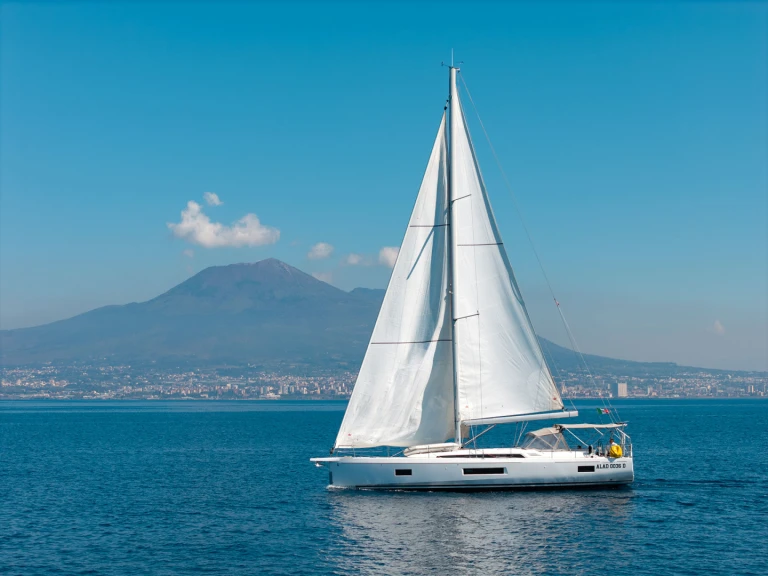 Sailboat to hire Castellammare di Stabia at the best price