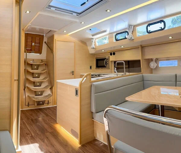 Hire Sailboat Delta Yacht with a boat licence