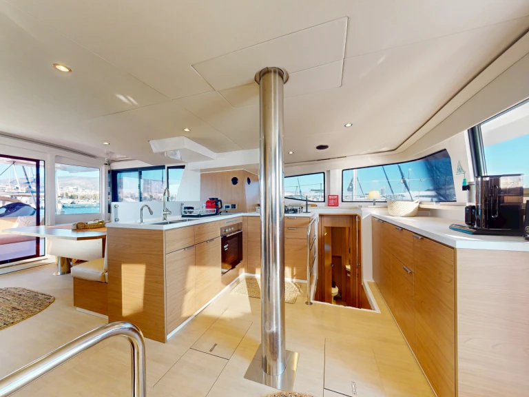 Catamaran to hire Lefkáda at the best price