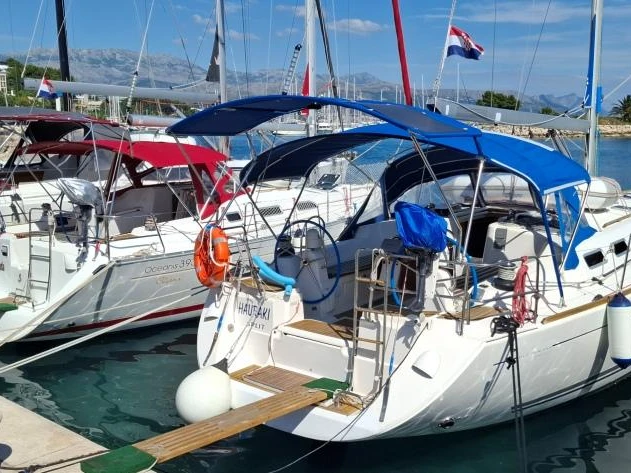 Hire a Dufour Dufour 455 Grand Large Split