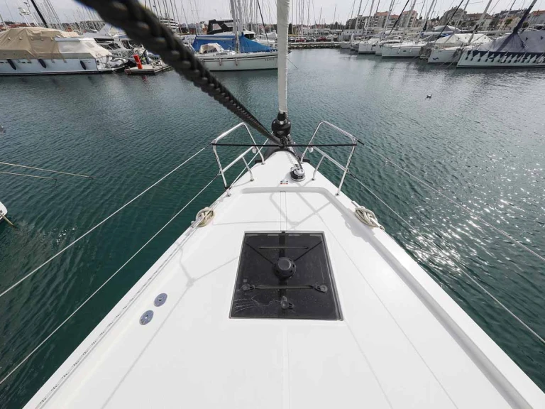Hire Sailboat Bavaria with a boat licence