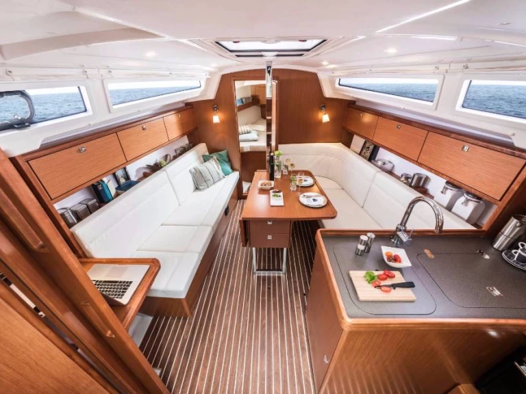 Yacht charter Lefkáda - Bavaria Cruiser 34 on SamBoat