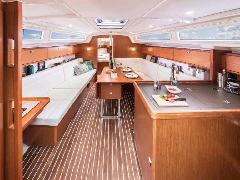 Hire a Bavaria Cruiser 34 Lefkáda
