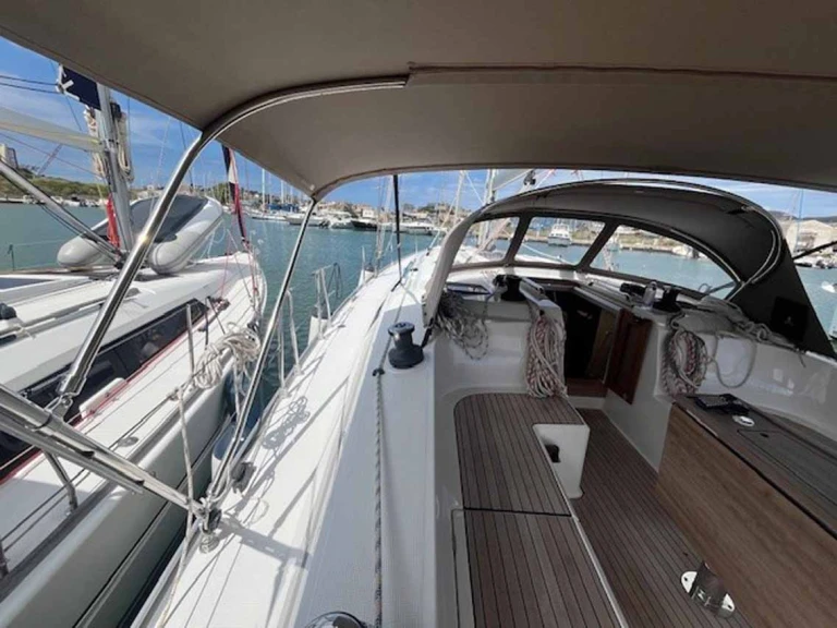 Sailboat to hire Gouvia at the best price