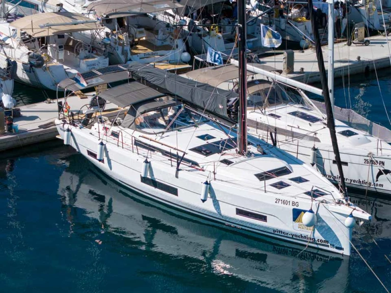 Sailboat to hire Pula at the best price