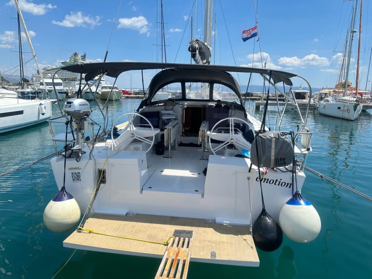 Hire Sailboat with or without skipper Elan Split