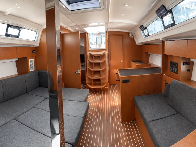 Hire a Bavaria Bavaria C42 Alimos