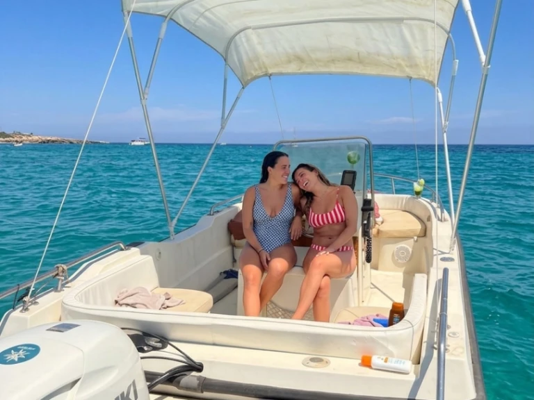 Charter a Medi 520 in Monopoli on Samboat