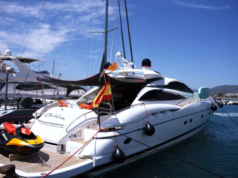 Yacht hire Roses cheap Sunseeker 75 Yacht