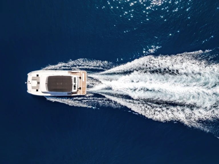 Hire Catamaran Fountaine Pajot with a boat licence