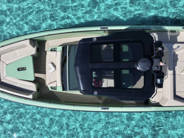 Yacht charter Ibiza Town - Vanquish VQ40 on SamBoat