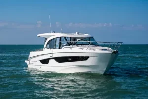 Yacht hire Mahé cheap Antares 11