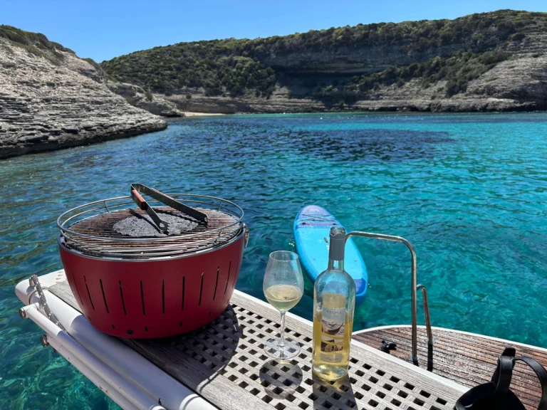 Charter a Jeanneau Prestige 42 in Bonifacio on Samboat