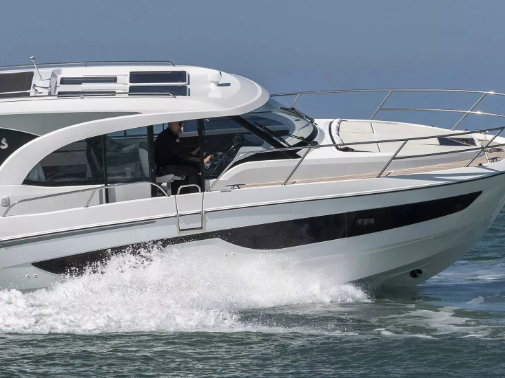 Motorboat hire in Mahé - Bénéteau Antares 11
