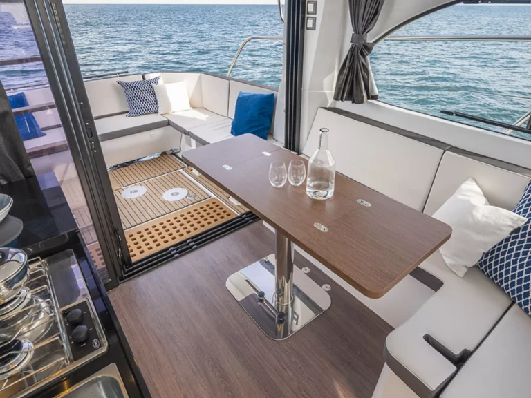 Hire Motorboat with or without skipper Bénéteau Mahé