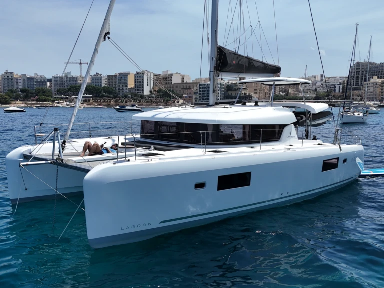 Yacht charter Il-Gżira - Lagoon Lagoon 42 on SamBoat