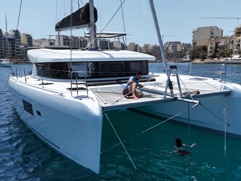 Hire a Lagoon Lagoon 42 Il-Gżira