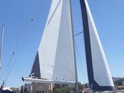 Charter a Jeanneau Sun Odyssey 43 in Níkiti on Samboat