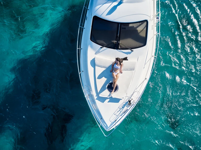 Yacht charter Loutraki-Agioi Theodoroi - Princess princess 40 on SamBoat