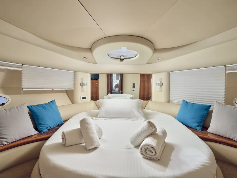 Hire a Princess princess 40 Loutraki-Agioi Theodoroi