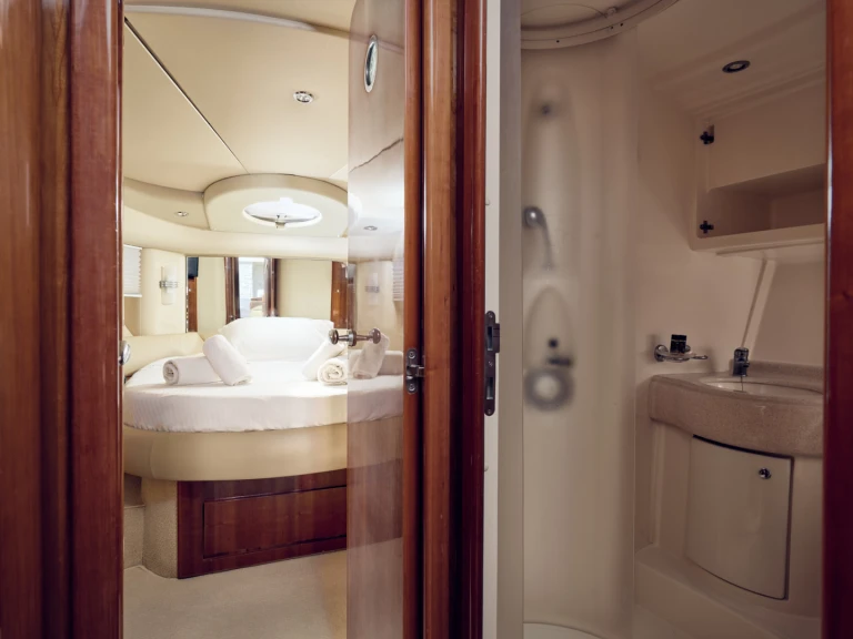 Charter a Princess princess 40 in Loutraki-Agioi Theodoroi on Samboat