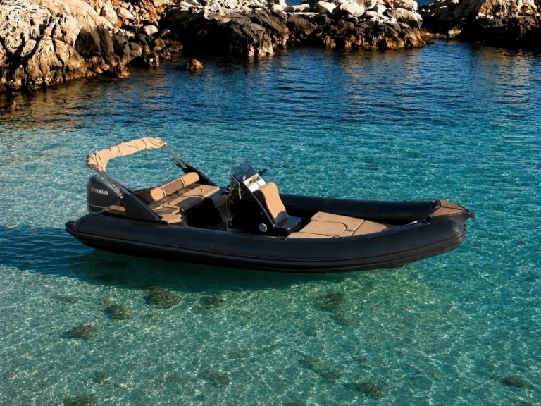 Hire RIB gomini with a boat licence