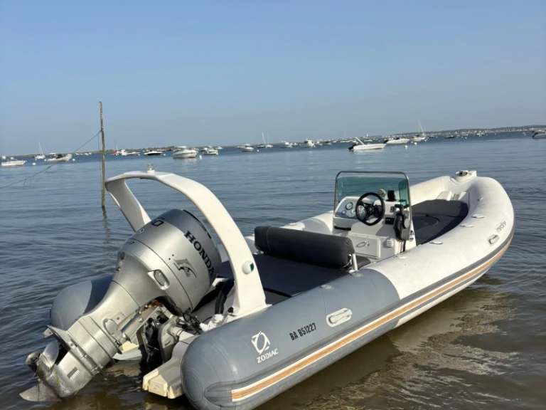 Hire RIB Zodiac with a boat licence