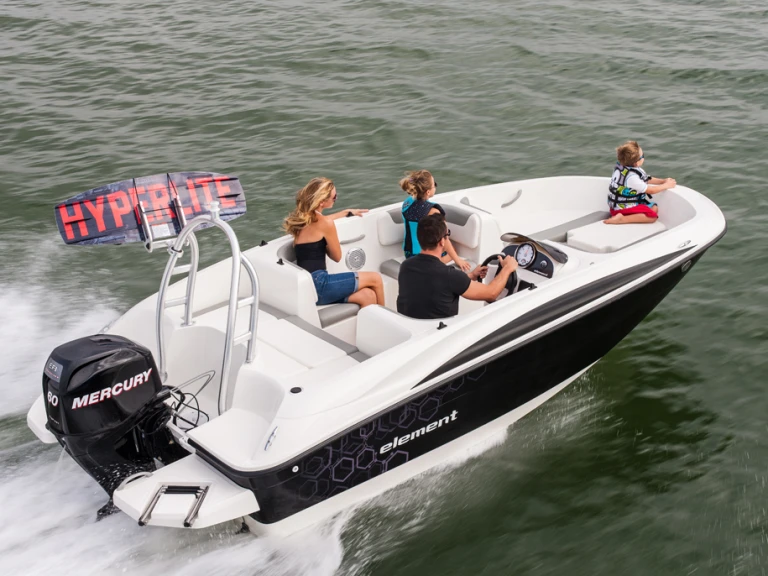 Charter a Bayliner Bayliner 160 in Club Nautico S'Estanyol on Samboat
