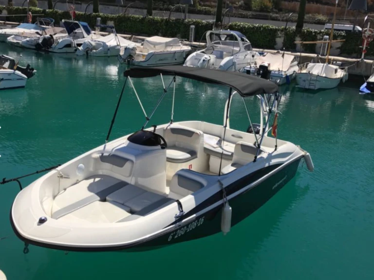 Motorboat to hire Club Nautico S'Estanyol at the best price