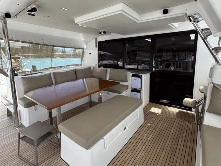 Yacht charter Mahé - Fountaine Pajot Saba 50 on SamBoat