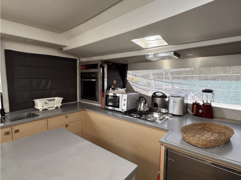 Yacht hire Mahé cheap Saba 50