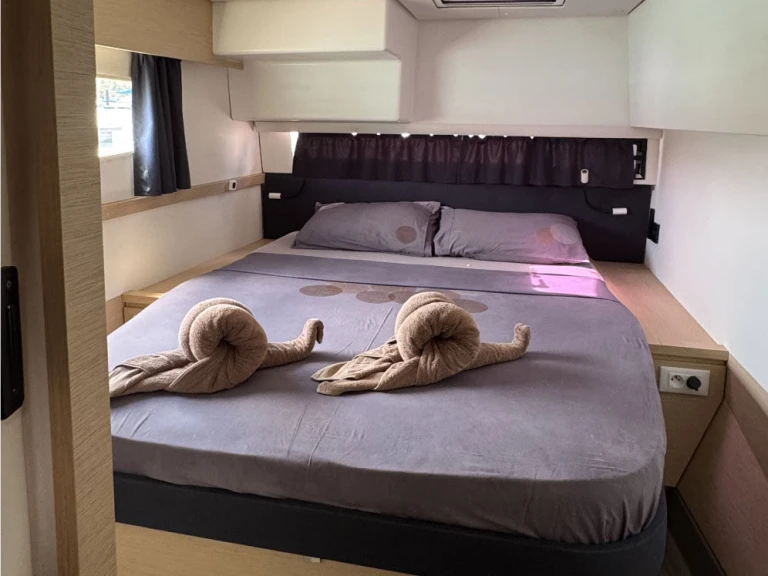 Catamaran hire in Mahé - Fountaine Pajot Saba 50