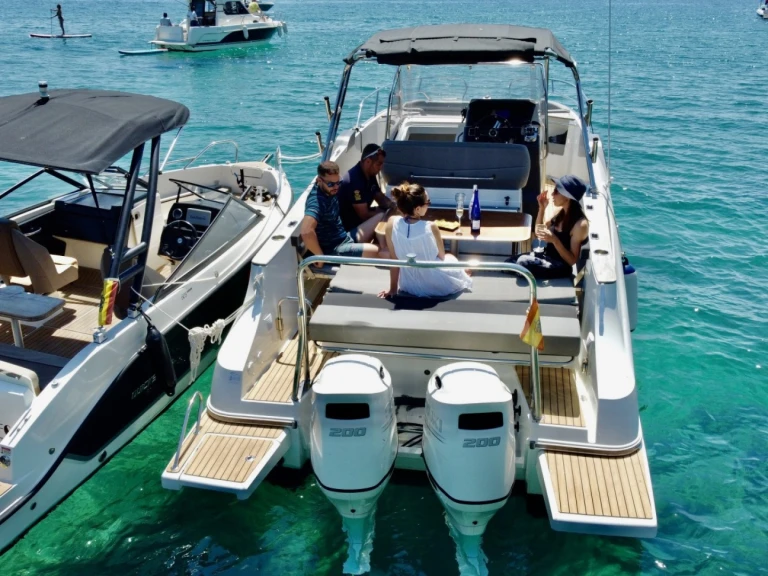 Hire a Bénéteau Flyer 8.8 SPACEdeck Tossa de Mar