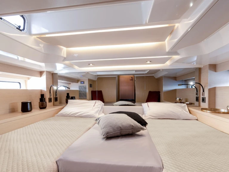 Hire a Jeanneau DB/37 Juan-les-Pins