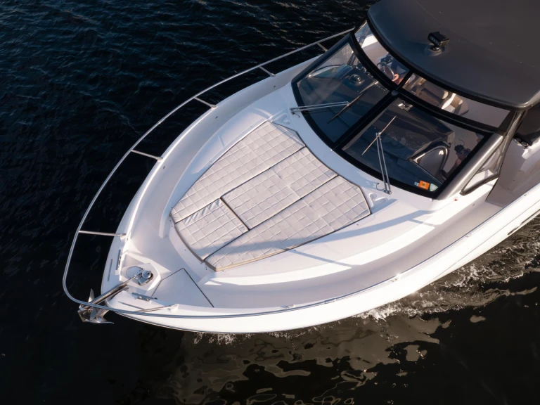 Hire a Absolute Yachts absolute 40 Juan-les-Pins