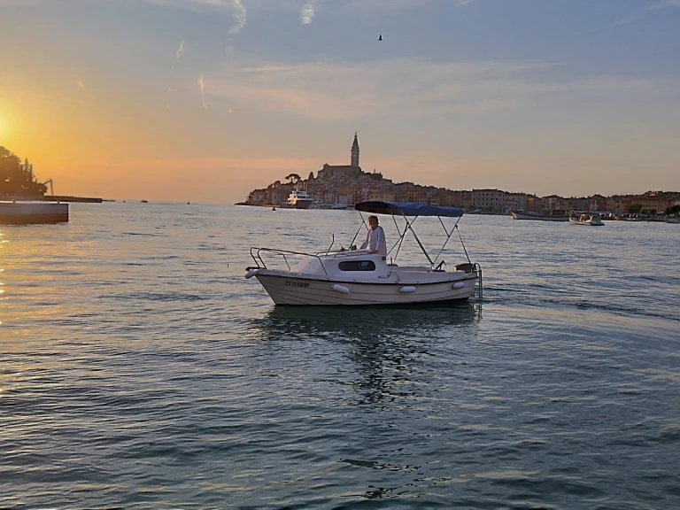 Motorboat to hire Rovinj at the best price