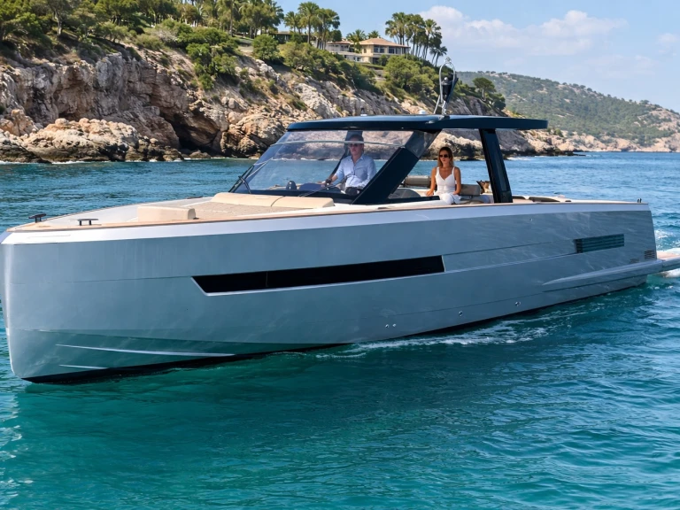 Luxury Yacht to hire Marina De Cala D'Or at the best price