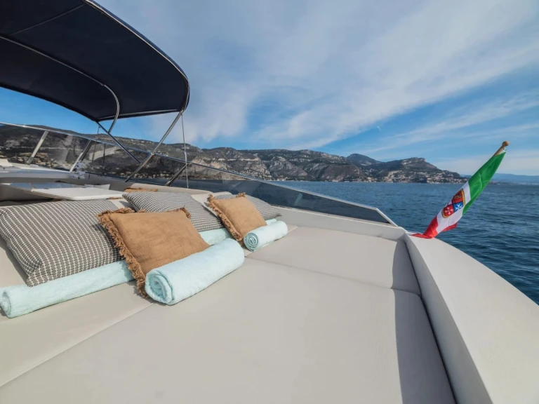 Luxury Yacht to hire Saint-Jean-Cap-Ferrat at the best price