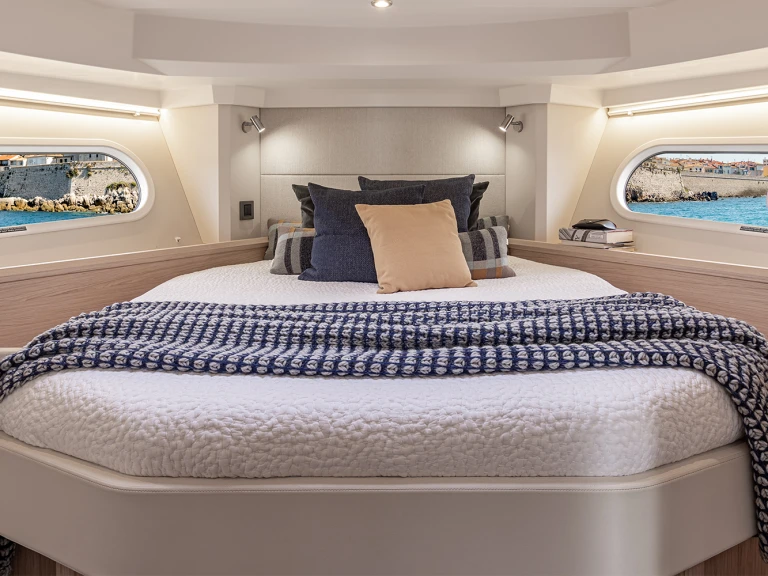 Yacht charter Juan-les-Pins - Bénéteau Swift Trawler 41 Fly on SamBoat