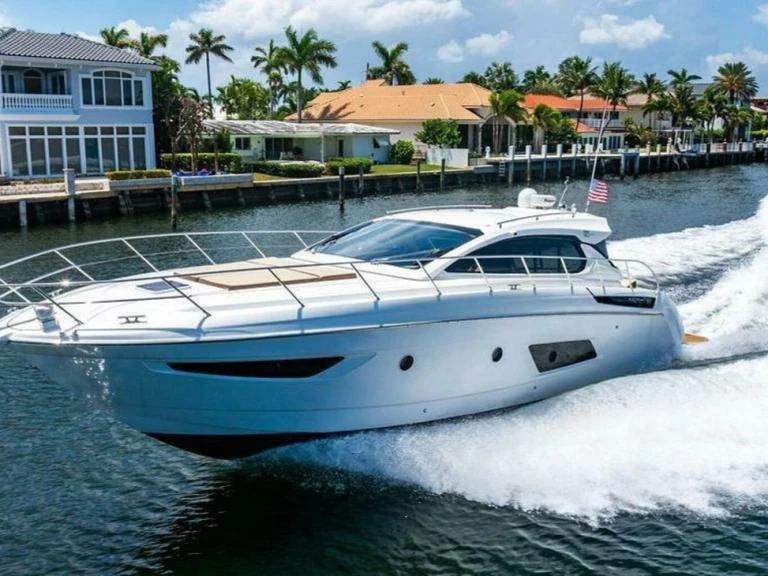 Luxury Yacht hire in Juan-les-Pins - Azimut Atlantis 50