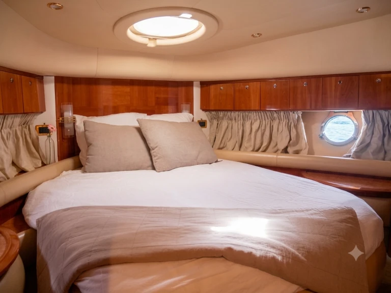 Charter a Azimut Azimut 55 Fly in Juan-les-Pins on Samboat