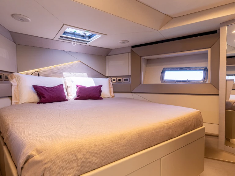 Hire Luxury Yacht with or without skipper Pershing Naples