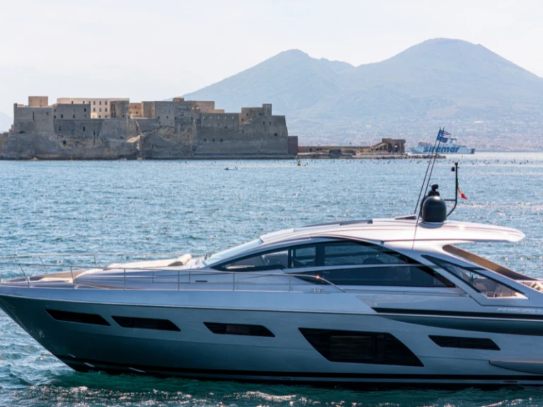 Luxury Yacht hire in Naples - Pershing 7x