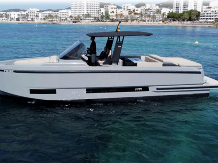 Yacht charter Ibiza Town - De Antonio 36 on SamBoat